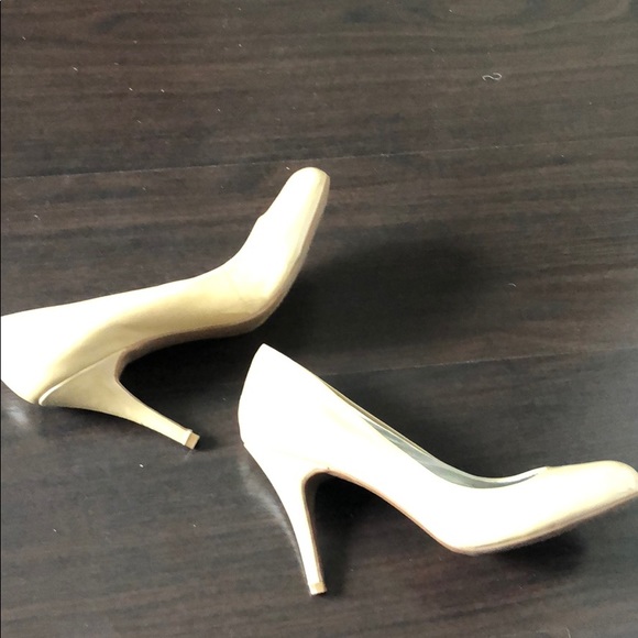 Nude Jessica Simpson heels - Picture 4 of 5